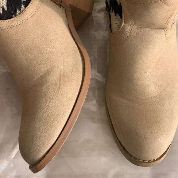 Francesca’s Ankle Boot - Picture 3 of 7